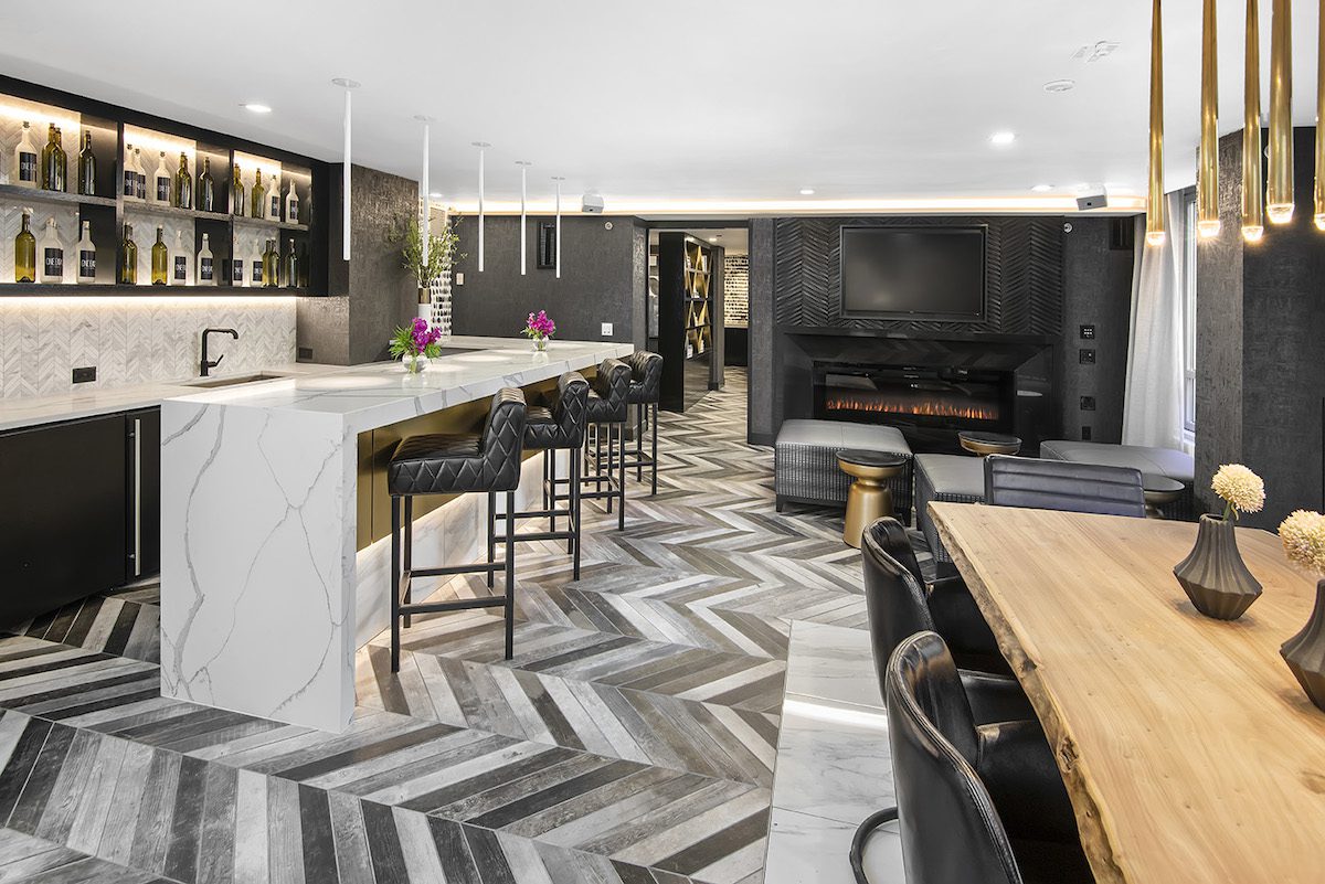 One East Delaware - Luxury Apartments & Rentals in Chicago | Luxury Living - Delaware Luxury Off Grid Apartments With Private Garage